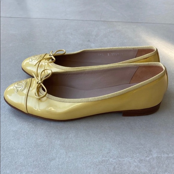 Chanel yellow patent leather ballerina flats - Picture 2 of 6